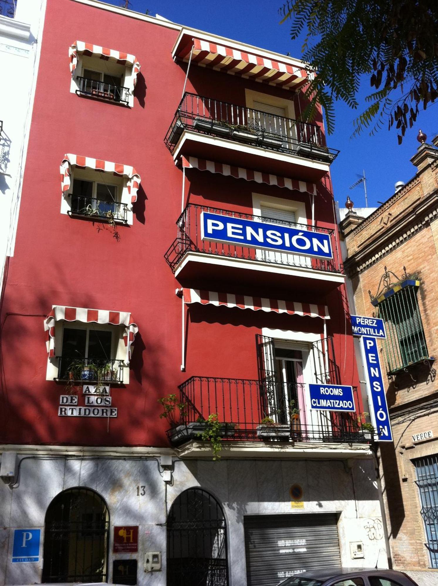 Pension Perez Montilla Seville Exterior photo