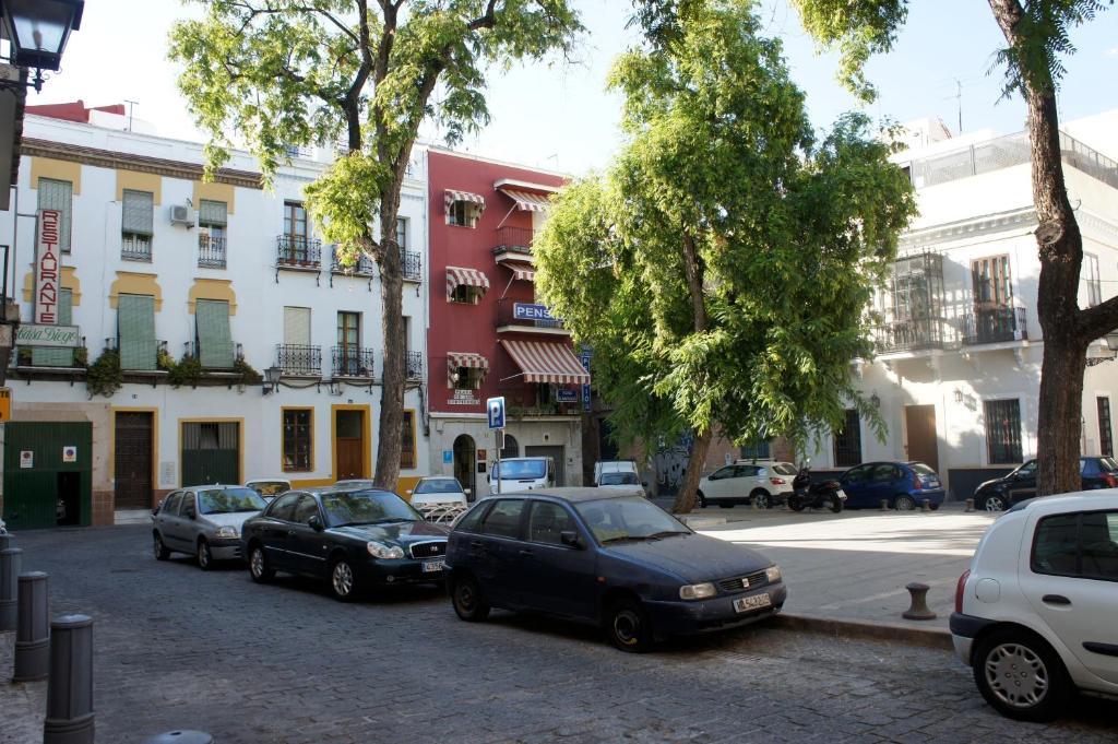 Pension Perez Montilla Seville Exterior photo